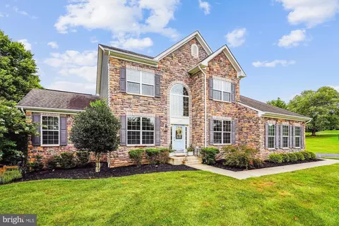 12851 April Cir, Lovettsville, VA 20180