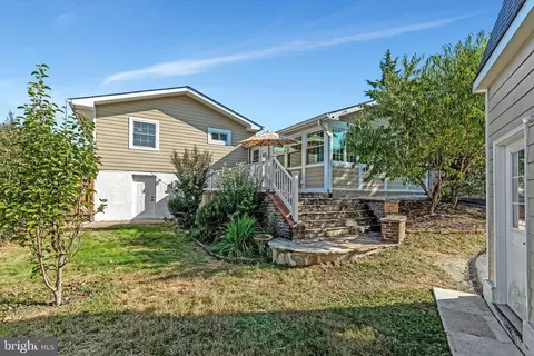 Exterior - 400 E Poplar Rd, Sterling, VA 20164 photo 8 of 9