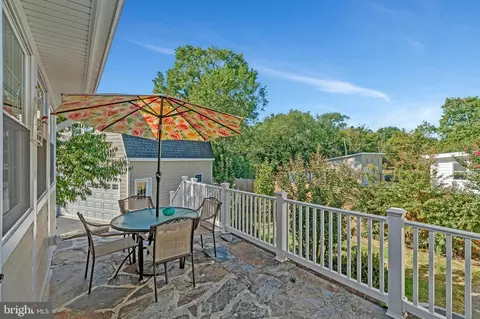 Exterior - 400 E Poplar Rd, Sterling, VA 20164 photo 5 of 9