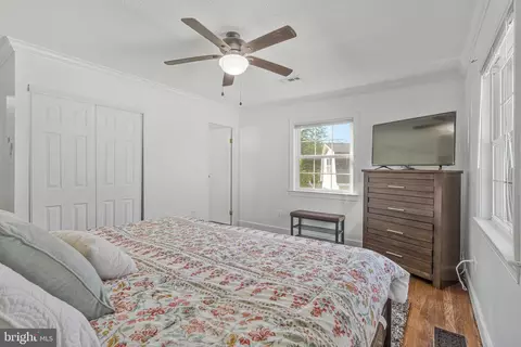 Bedroom - 400 E Poplar Rd, Sterling, VA 20164 photo 2 of 6
