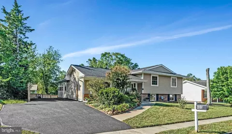 Exterior - 400 E Poplar Rd, Sterling, VA 20164 photo 2 of 9