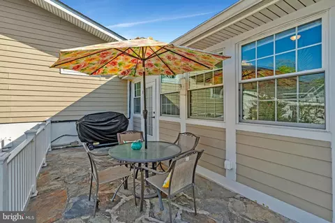 Exterior - 400 E Poplar Rd, Sterling, VA 20164 photo 6 of 9