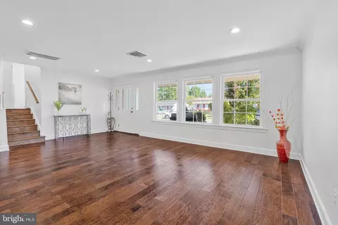 Living - 400 E Poplar Rd, Sterling, VA 20164 photo 1 of 4
