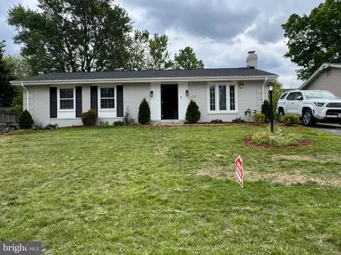 1314 E Holly Ave, Sterling, VA 20164