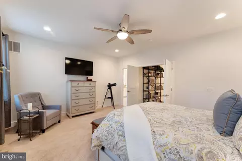Bedroom - 42788 Macbeth Ter, Ashburn, VA 20148 photo 3 of 7