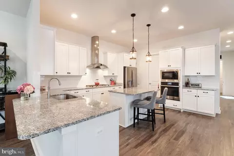 Kitchen - 42788 Macbeth Ter, Ashburn, VA 20148 photo 2 of 2