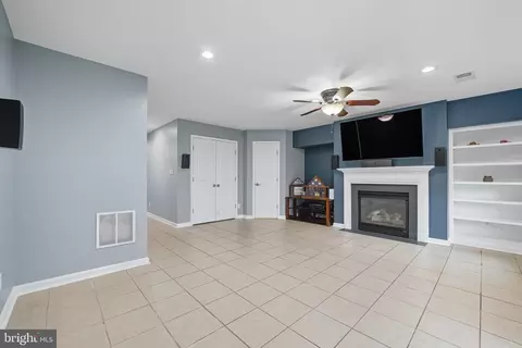 43258 Tumbletree Ter, Broadlands, VA 20148 photo 9