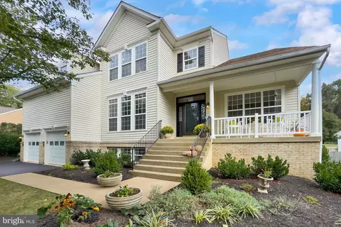 816 Santmyer Dr SE, Leesburg, VA 20175