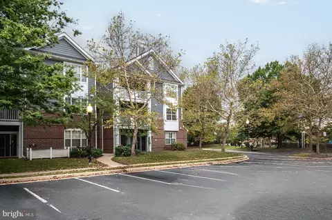 20320 Beechwood Ter #202, Ashburn, VA 20147