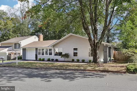 125 Avondale Dr, Sterling, VA 20164