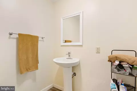 Bath - 21563 Awbrey Pl, Broadlands, VA 20148 photo 5 of 5