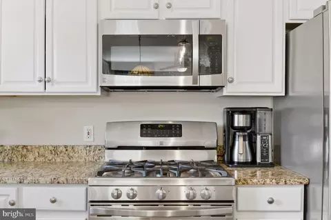 Kitchen - 21563 Awbrey Pl, Broadlands, VA 20148 photo 3 of 6