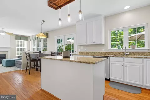 Kitchen - 21563 Awbrey Pl, Broadlands, VA 20148 photo 5 of 6