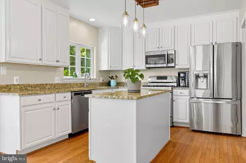 Kitchen - 21563 Awbrey Pl, Broadlands, VA 20148 photo 2 of 6