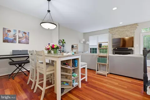 Dining - 47587 Comer Sq, Sterling, VA 20165 photo 1 of 2