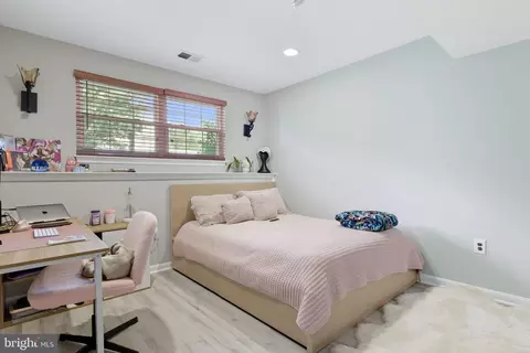 Bedroom - 47587 Comer Sq, Sterling, VA 20165 photo 5 of 6