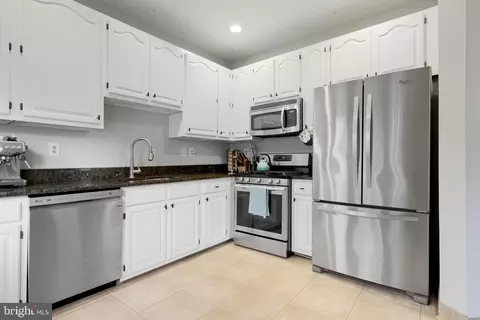 Kitchen - 47587 Comer Sq, Sterling, VA 20165 photo 2 of 4
