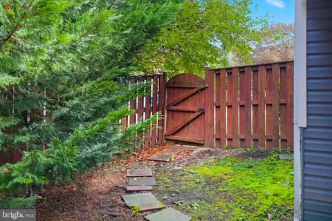 Exterior - 47587 Comer Sq, Sterling, VA 20165 photo 7 of 12