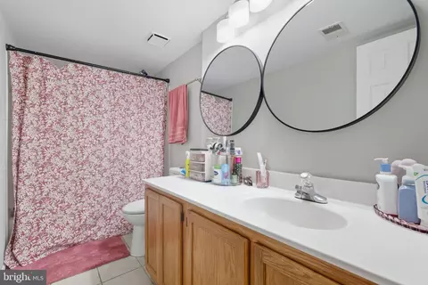 Bath - 47587 Comer Sq, Sterling, VA 20165 photo 8 of 9