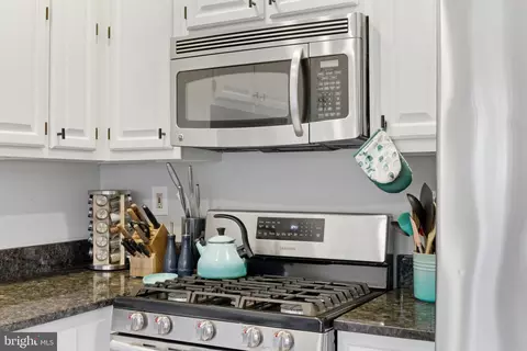Kitchen - 47587 Comer Sq, Sterling, VA 20165 photo 3 of 4