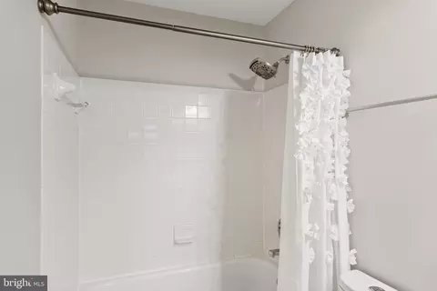 Bath - 47587 Comer Sq, Sterling, VA 20165 photo 6 of 9