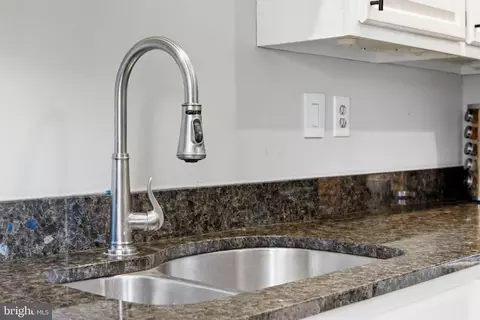 Kitchen - 47587 Comer Sq, Sterling, VA 20165 photo 4 of 4