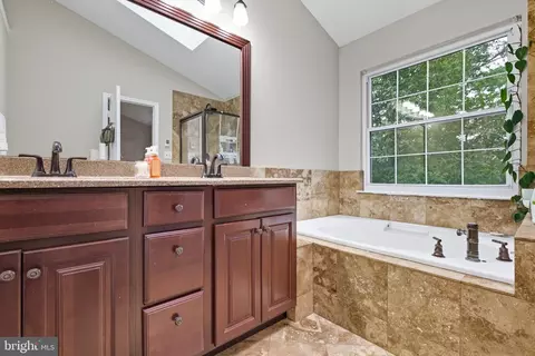 Bath - 47587 Comer Sq, Sterling, VA 20165 photo 1 of 9