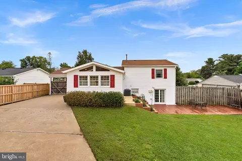 Exterior - 224 W Beech Rd, Sterling, VA 20164 photo 9 of 16