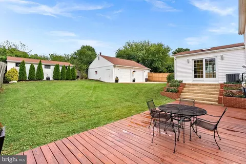 Exterior - 224 W Beech Rd, Sterling, VA 20164 photo 14 of 16