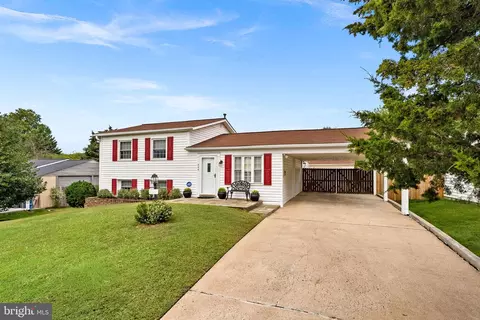Exterior - 224 W Beech Rd, Sterling, VA 20164 photo 2 of 16