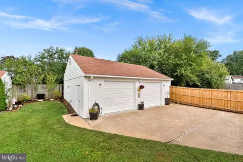 Exterior - 224 W Beech Rd, Sterling, VA 20164 photo 15 of 16