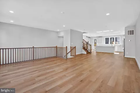 Living - 42135 Gilded Stone Ter, Brambleton, VA 20148 photo 1 of 3