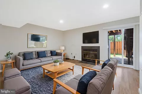 Living - 43507 Blacksmith Sq, Ashburn, VA 20147 photo 2 of 2