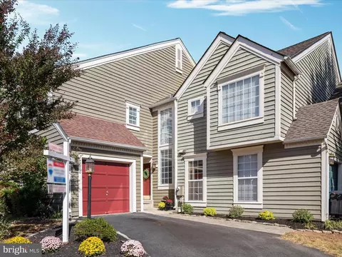 43800 Stonebridge Dr, Ashburn, VA 20147 photo 2
