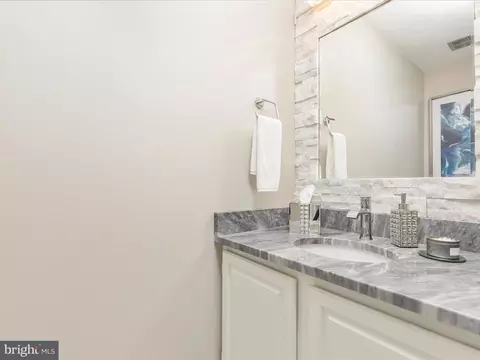 43800 Stonebridge Dr, Ashburn, VA 20147 photo 15