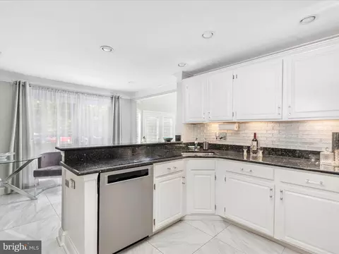 43800 Stonebridge Dr, Ashburn, VA 20147 photo 13