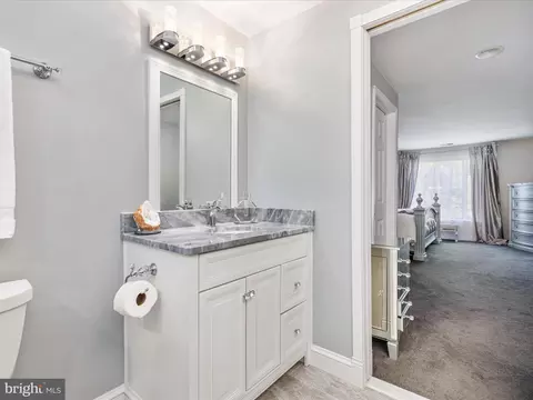 43800 Stonebridge Dr, Ashburn, VA 20147 photo 23