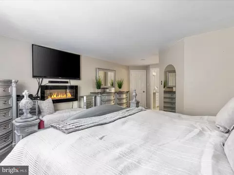 43800 Stonebridge Dr, Ashburn, VA 20147 photo 18