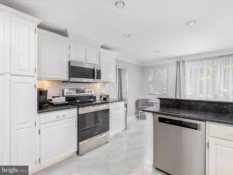 43800 Stonebridge Dr, Ashburn, VA 20147 photo 14