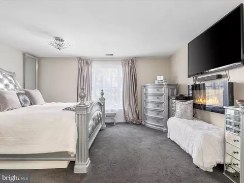 43800 Stonebridge Dr, Ashburn, VA 20147 photo 16