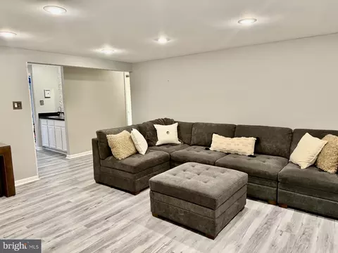 43800 Stonebridge Dr, Ashburn, VA 20147 photo 32