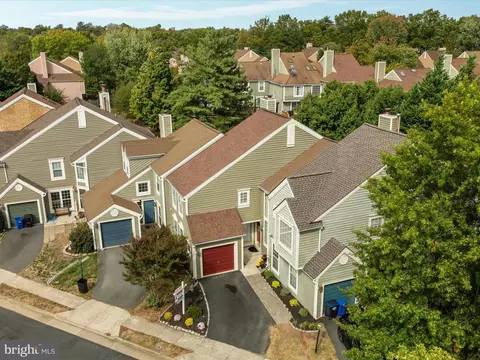 43800 Stonebridge Dr, Ashburn, VA 20147 photo 3