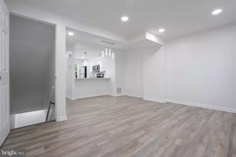 Living - 112 Argus Pl, Sterling, VA 20164 photo 3 of 3