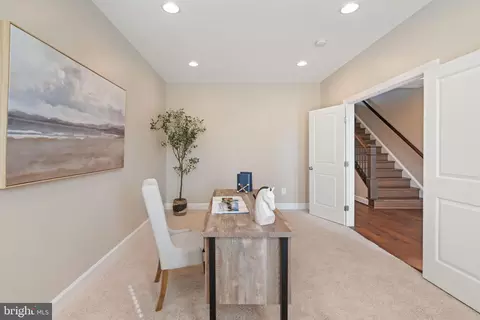 20396 Roslindale Dr, Ashburn, VA 20147 photo 9