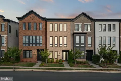 20396 Roslindale Dr, Ashburn, VA 20147 photo 4