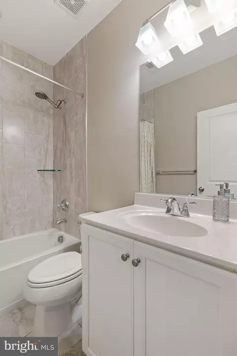 20396 Roslindale Dr, Ashburn, VA 20147 photo 10