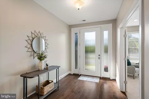 20396 Roslindale Dr, Ashburn, VA 20147 photo 2
