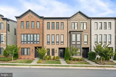 20396 Roslindale Dr, Ashburn, VA 20147