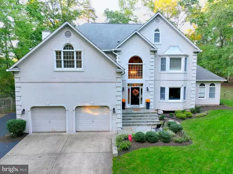 126 Lake Dr, Sterling, VA 20164