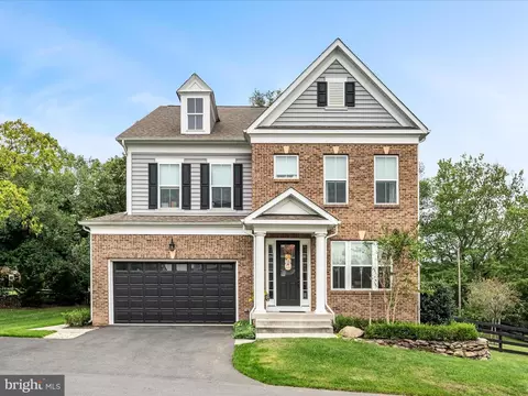 221 S 32nd St, Purcellville, VA 20132